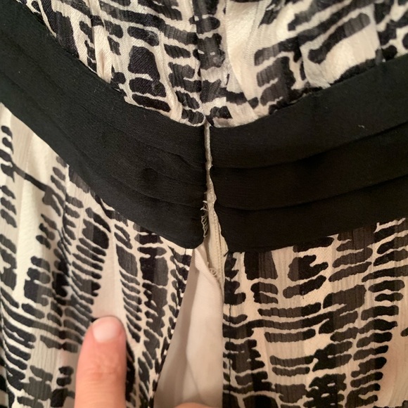 BCBG MAX AZRIA Silk Woven Gown in
Vapor Comb - Picture 5 of 10